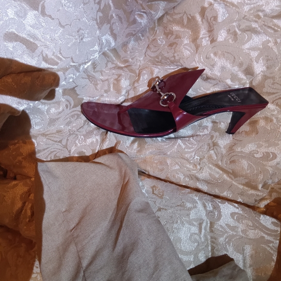 Gucci - Picture 2 of 3